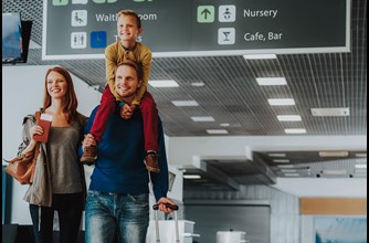 Flyplass-familie_115461067.jpg